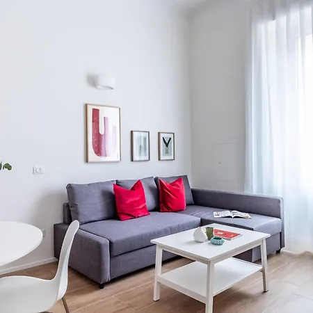 - Ampio E Nuovo Bilocale Милан